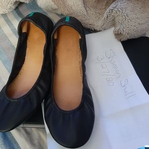 Size 11 matte black tieks